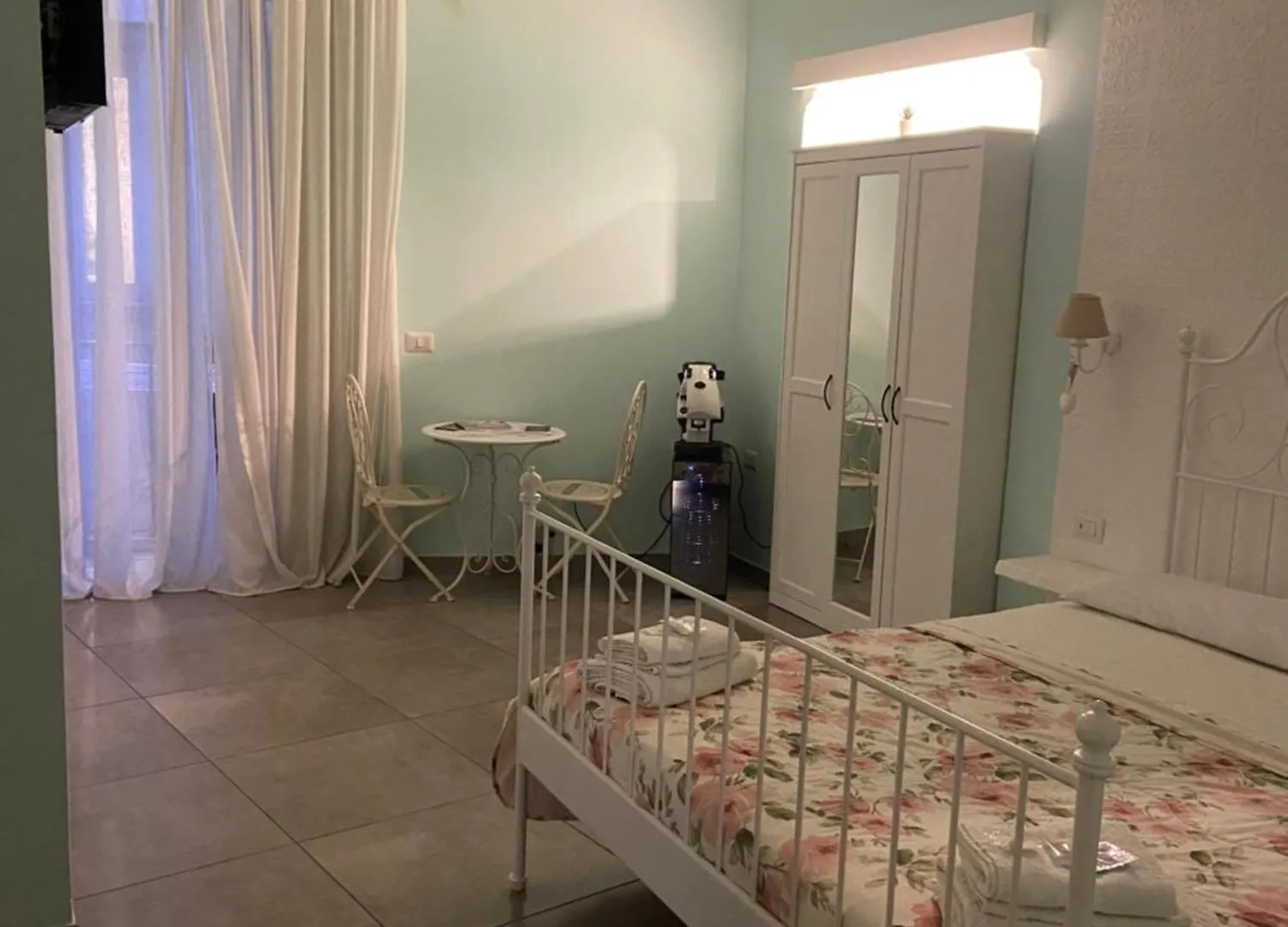 Bed and Breakfast Beb La Gemma Napoli 0*,
