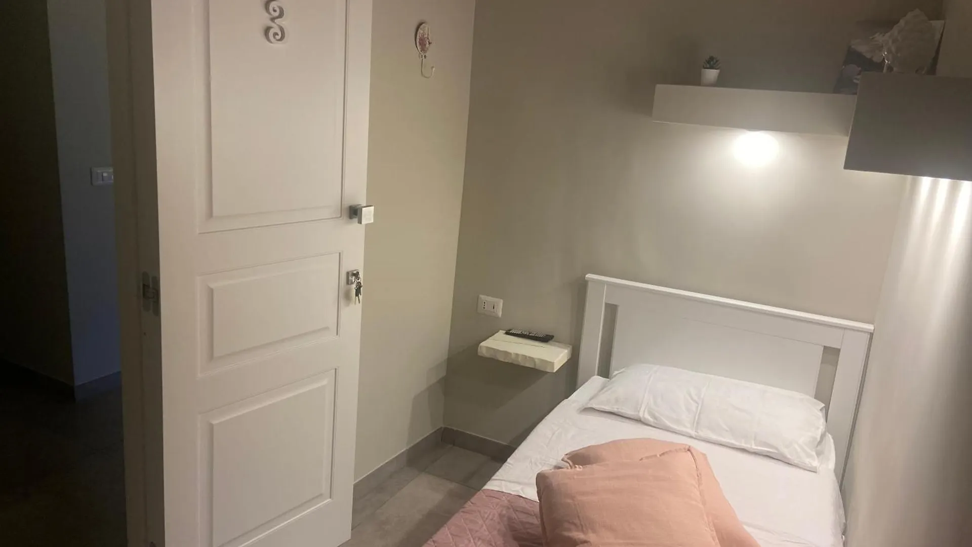 Bed & Breakfast Bed and Breakfast Beb La Gemma Napoli Italia