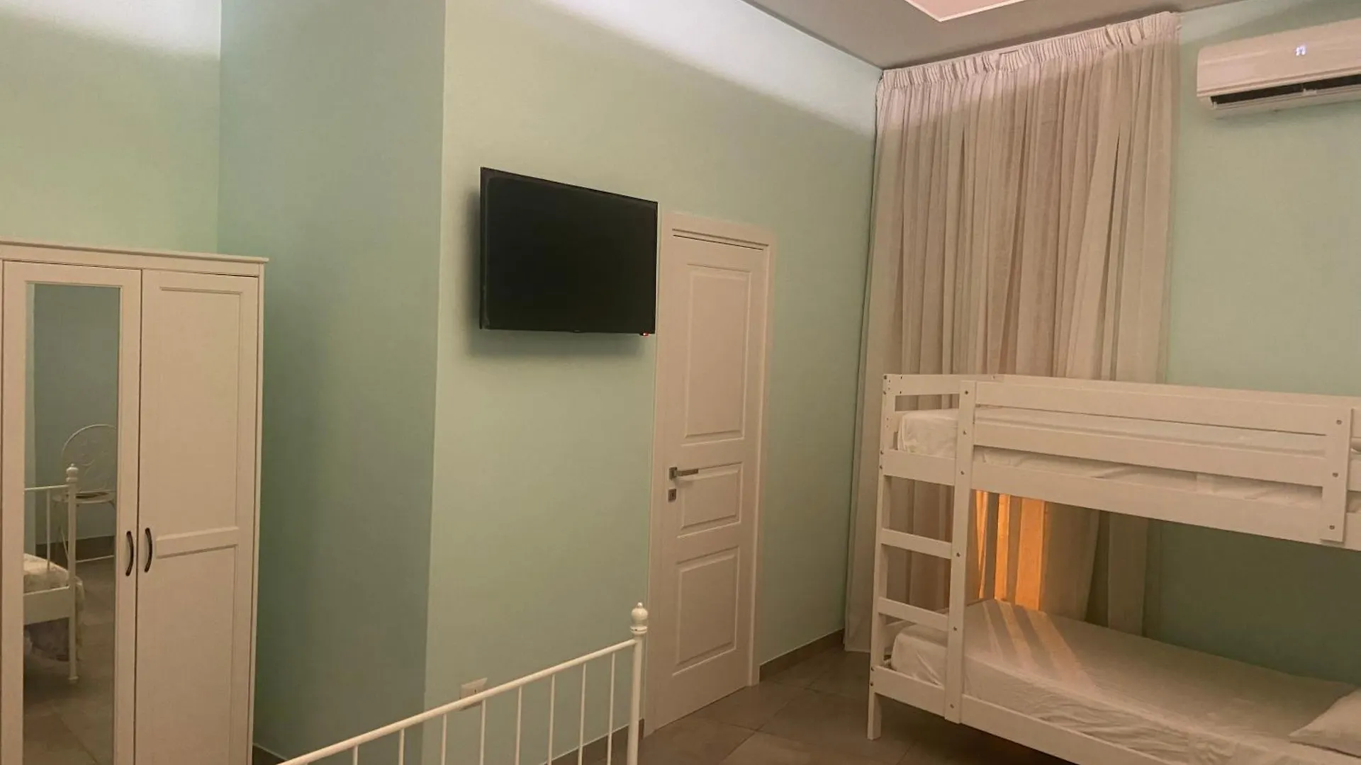 Bed & Breakfast Bed and Breakfast Beb La Gemma Napoli Italia